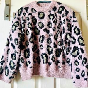 - [LoveByDesign] NWOT - Beautiful eyelash chenille/leopard print/crewneck …